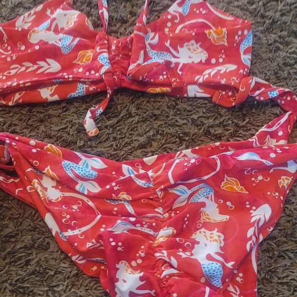 Fused suit - Picture 2 of 2